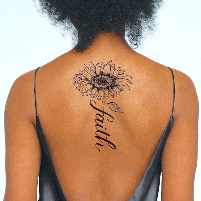 Faith - un bellissimo tatuaggio sulla schiena di @sarahandersondesigns