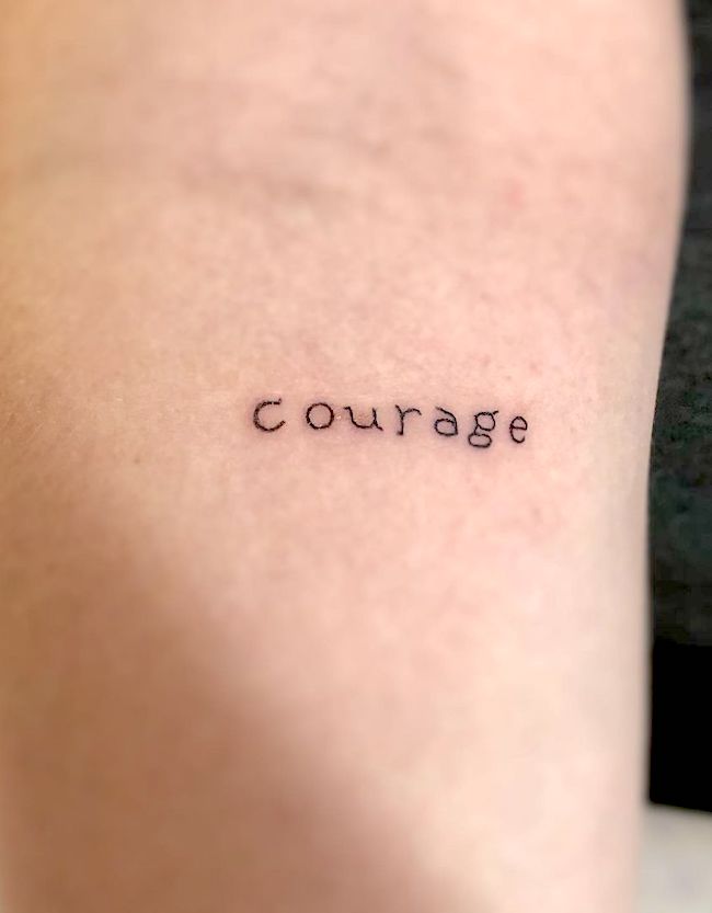 Coraggio - tatuaggio con parole di @vanessatatuagem