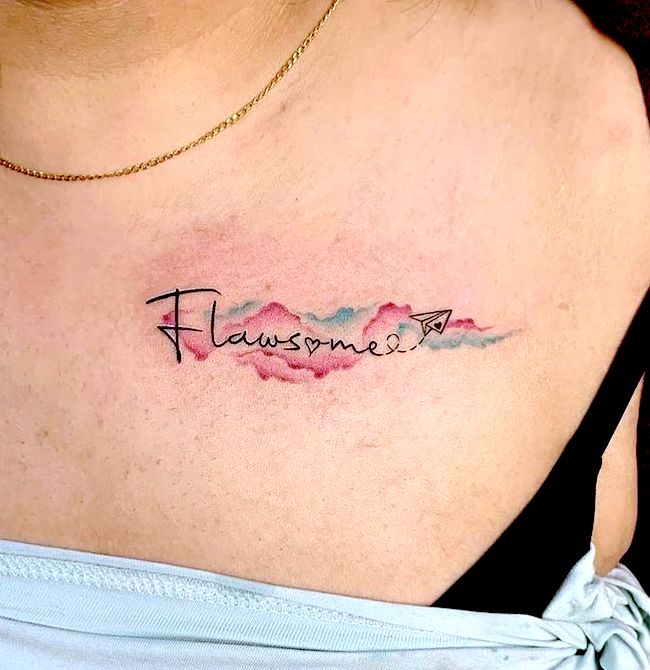 Flawsome - tatuaggio creativo con parole di @tattoo_artistd