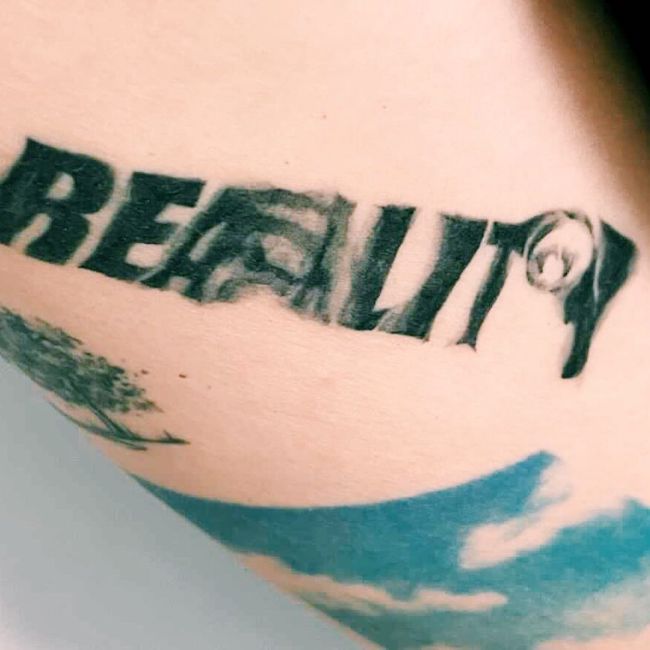 Una realtà contorta di @tattooist_doy