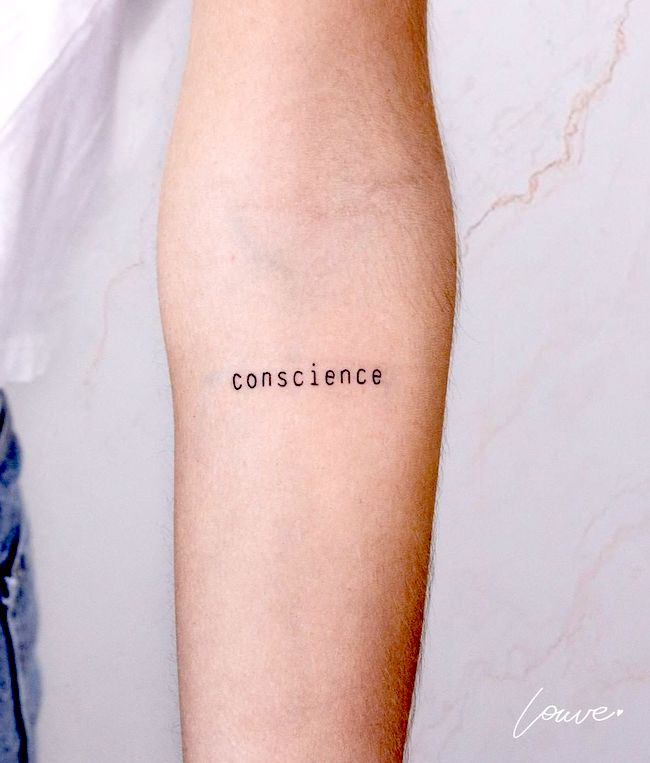 Conscience - un motto profondo tatuato da @louve.tattooist