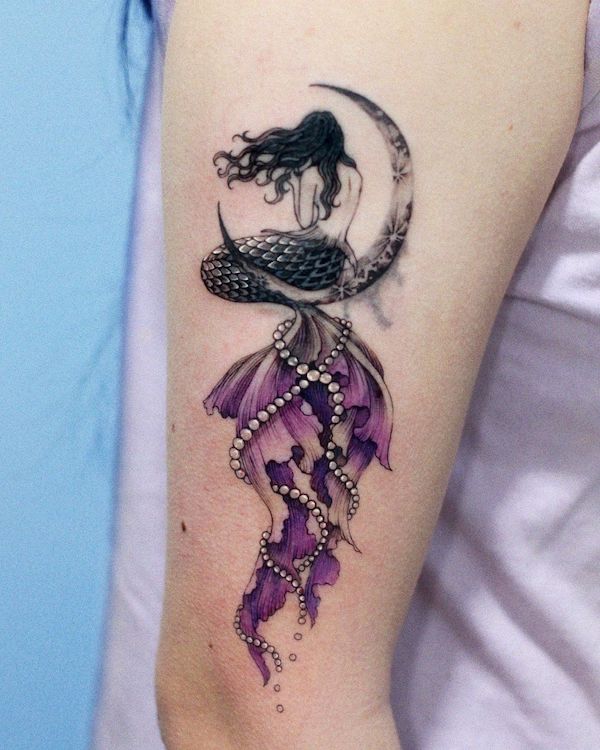 Tatuaggio di sirena Alone on the moon di @harusisun