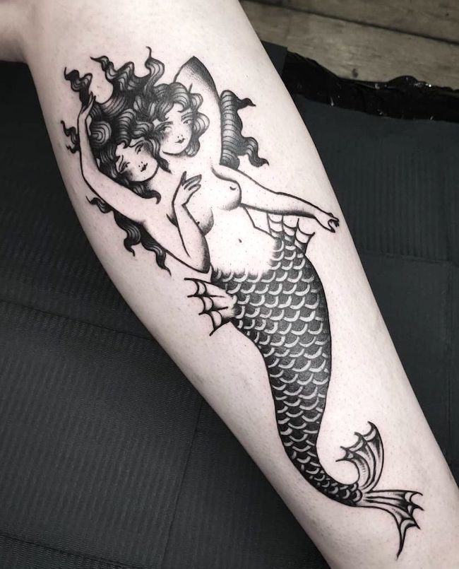 Il tatuaggio della sirena Gemini di @drawing_a_blxnk
