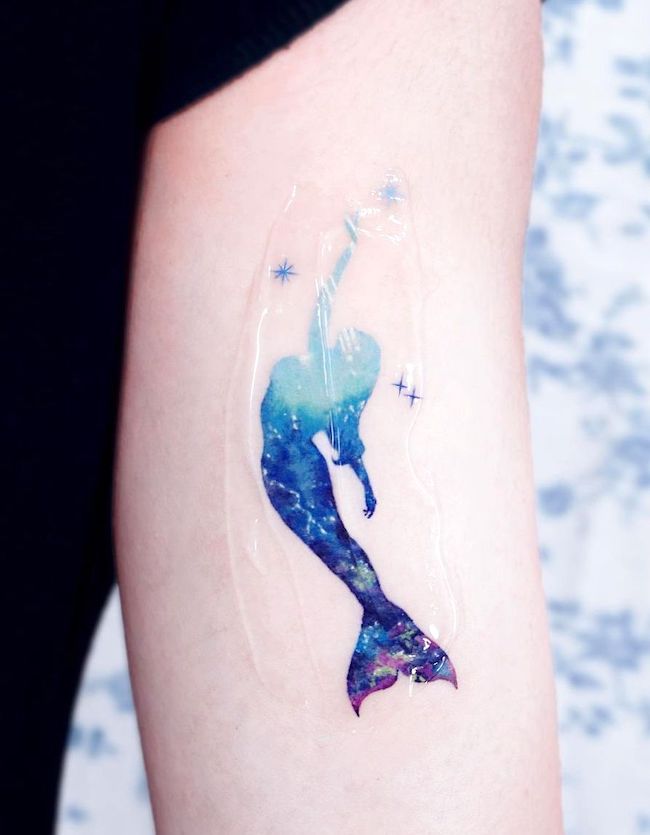 Oceano nella sirena - tatuaggio di @e.nal.tattoo