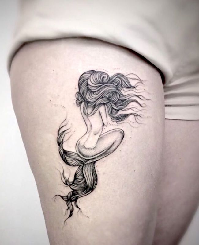 Immobilità in movimento - Tatuaggio a forma di sirena di @sarahgaugler