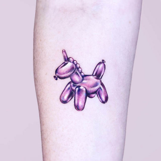 Un pallone di unicorno lucido per il bambino che è in voi - tatuato da @sunnchic