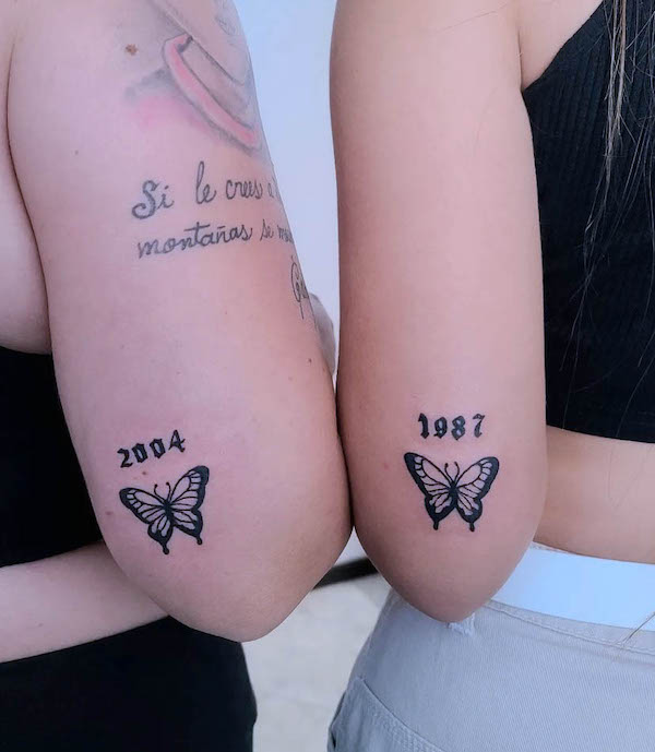 Farfalla con anno di nascita tatuaggi madre figlia di @dark.arts_tattoo