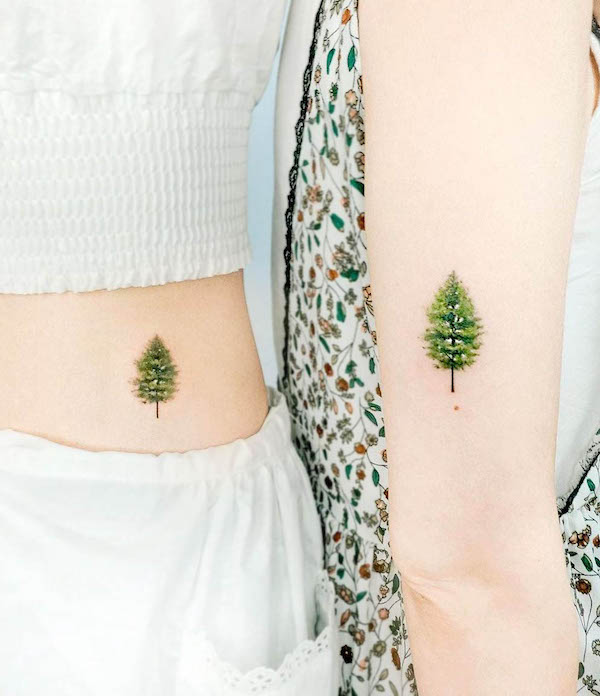 Tatuaggi di alberi madre-figlia di @tattooist_today_do