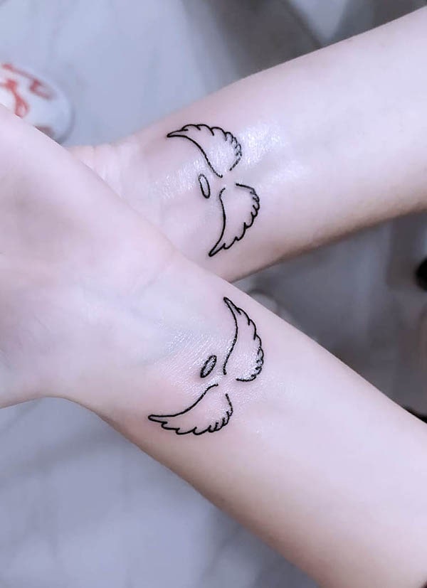 Tatuaggi con ali d'angelo abbinate di @edge_tattoo_studio