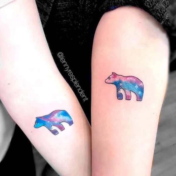 Tatuaggi ad acquerello di mamma orso e bambino orso