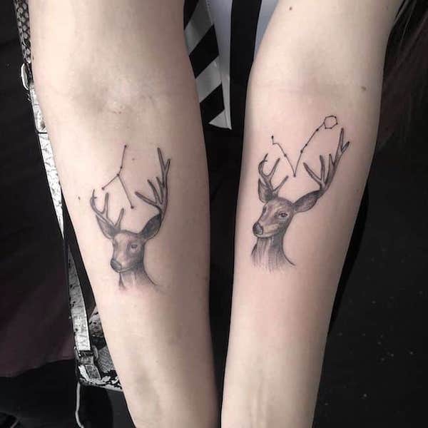 Tatuaggi astrologici abbinati su cervi di @@inkredibletattoos