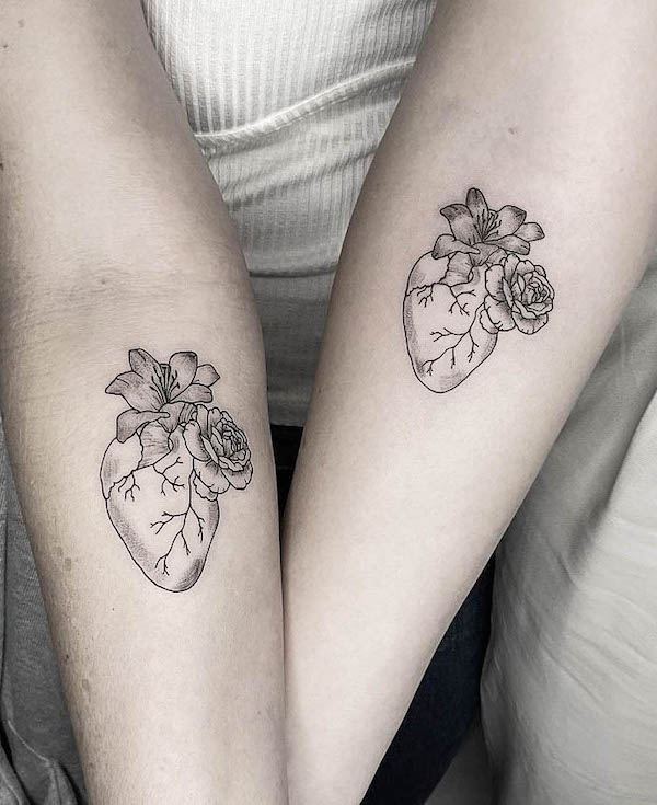 Tatuaggi di @lemon.juice_.tatts_ con cuori battenti_madre figlia