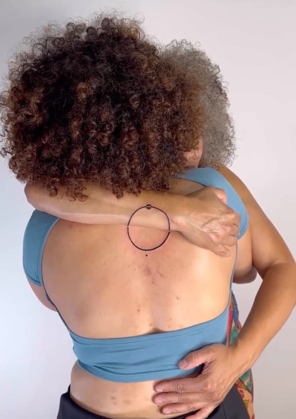 You make me whole - tatuaggi madre figlia con cerchio coordinato di @larissamoraes_____