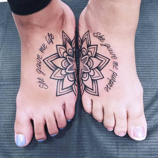 Tatuaggi mandala abbinati per i piedi di @itschels_e