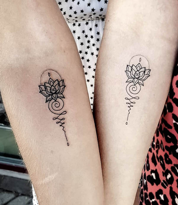 Tatuaggi madre-figlia Lotus e unalome di @justdoit_tattoo_piercin