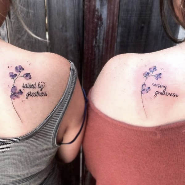 Tatuaggi sulle scapole abbinati a Raising Greatness di @brittachristiansen
