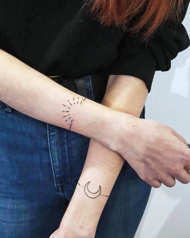 Tatuaggi da polso con sole e luna di @lepointdencretattoo- Tatuaggi minimalisti per coppie