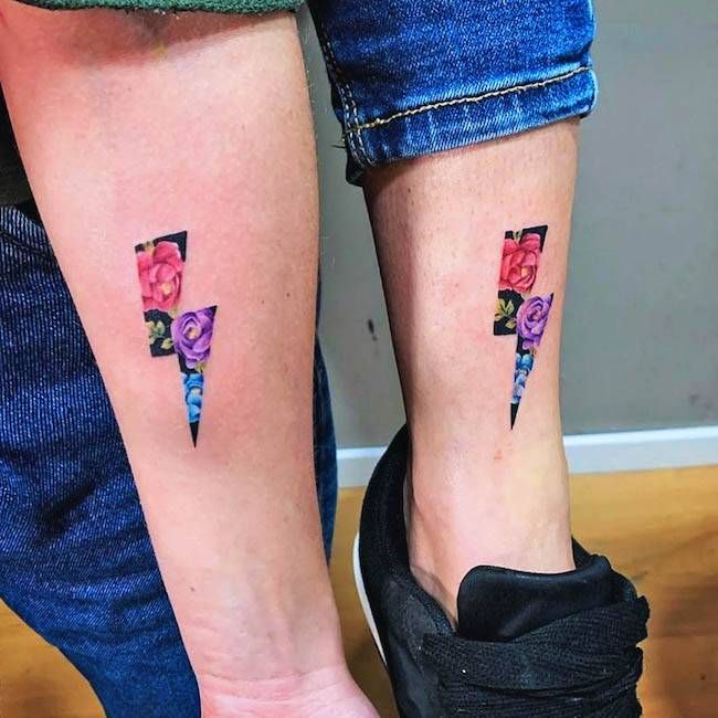 Tatuaggi eleganti con fulmini di @tattoos4two- Tatuaggi minimalisti abbinati alla BFF
