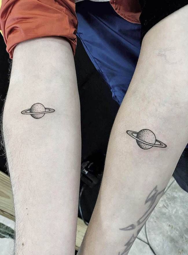 Tatuaggi di pianeti abbinati di @alexcgo795- Tatuaggi minimalisti abbinati BFF