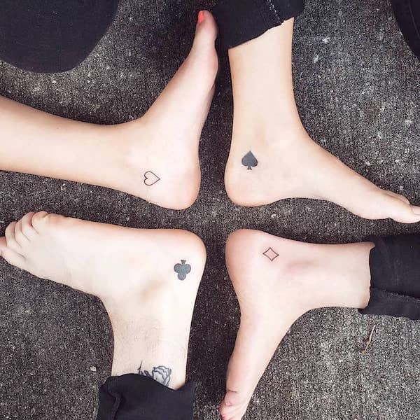 Tatuaggi a poker per fratelli e sorelle di @alifewithshiloh- Stupendi tatuaggi unisex abbinati per fratelli e sorelle