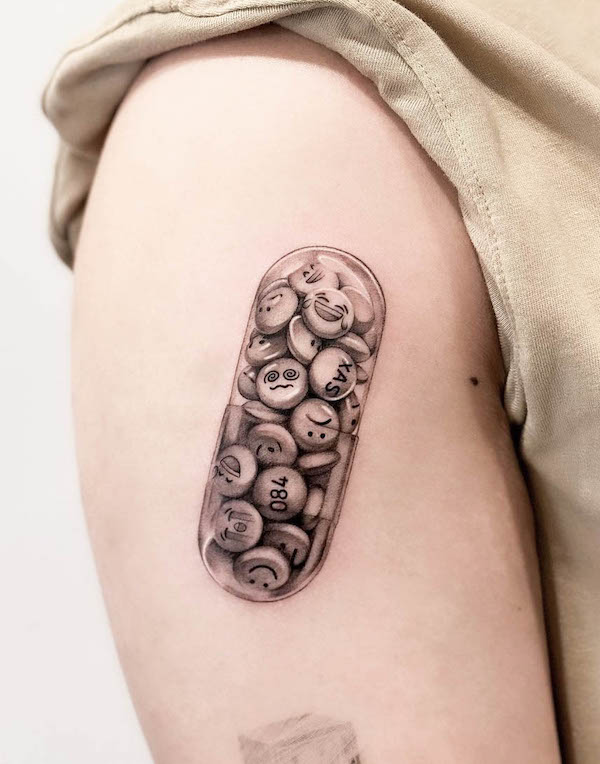 Pillola di emozioni di @dionne.tattoo