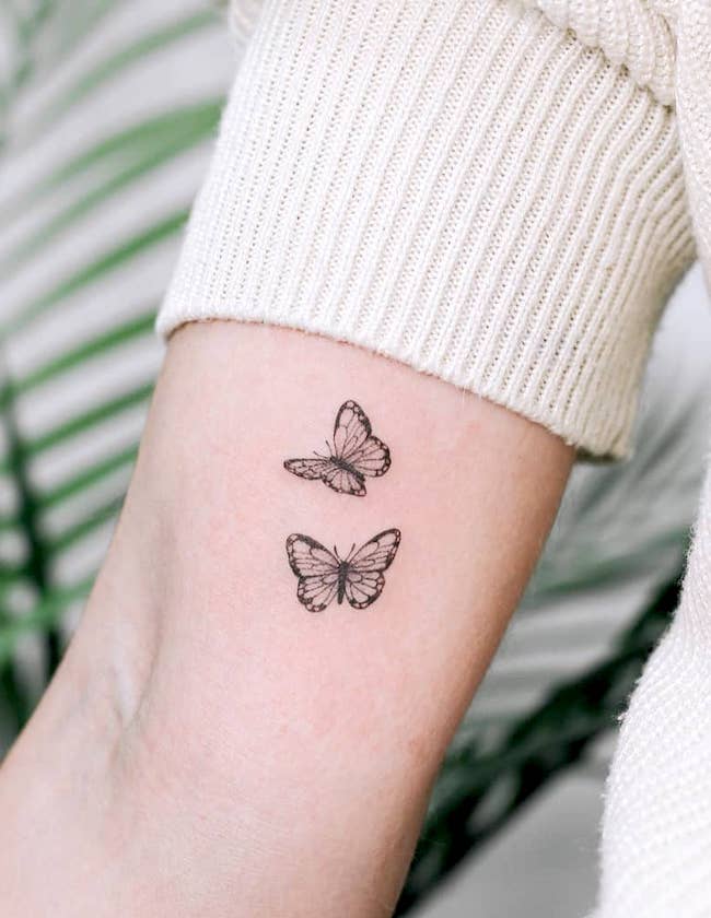 Un tatuaggio con farfalle di @kyla_rose_tattoo