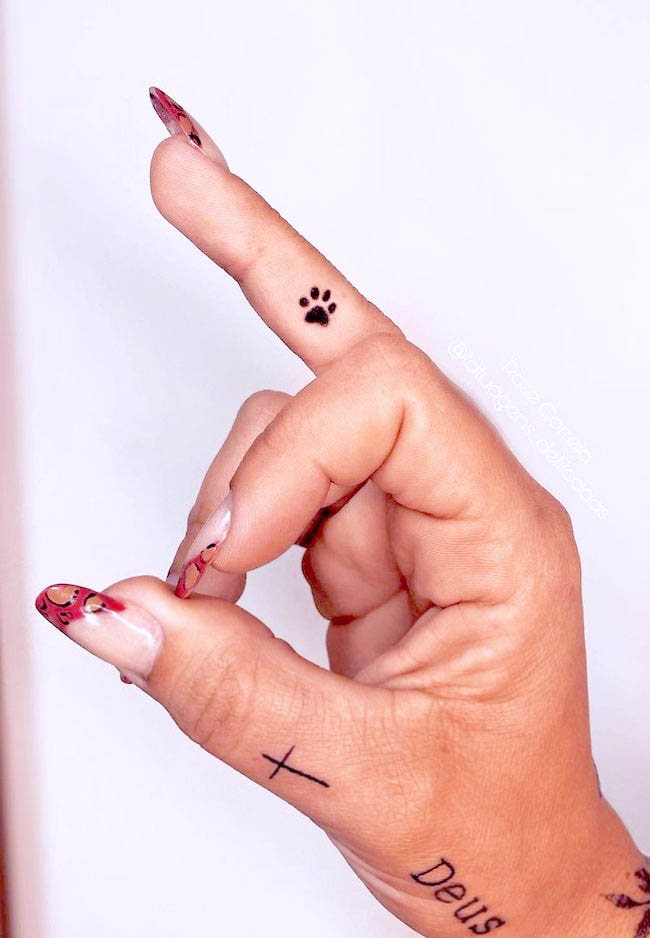 Tatuaggio a forma di zampa di @tatuagens_deliicadas