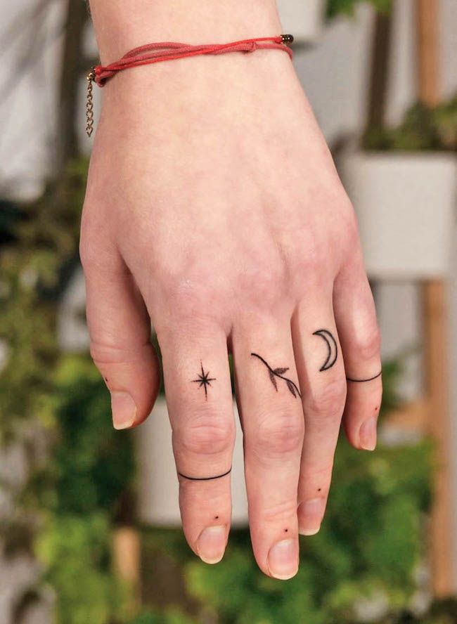 Tatuaggi di elementi naturali di @inkedlodz - Tatuaggi audaci per le dita