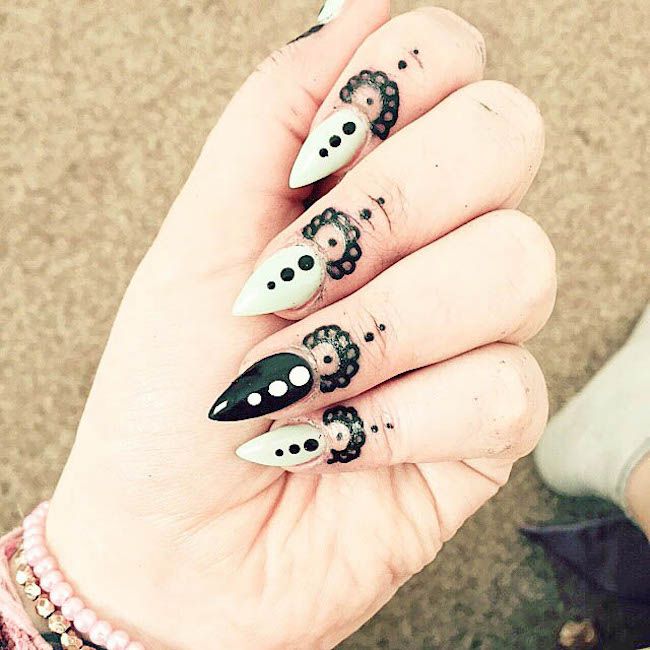 Splendido tatuaggio sulle cuticole di @emajconway- Splendidi tatuaggi sulle cuticole