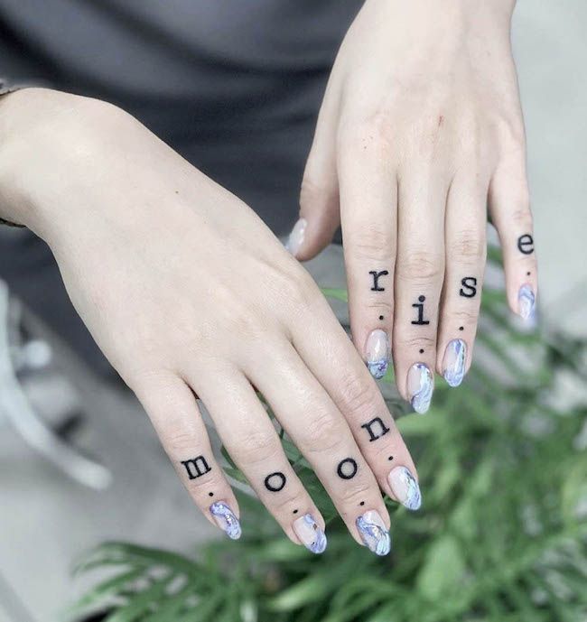 Splendido tatuaggio sulle cuticole di @cloverpoke- Splendidi tatuaggi sulle cuticole