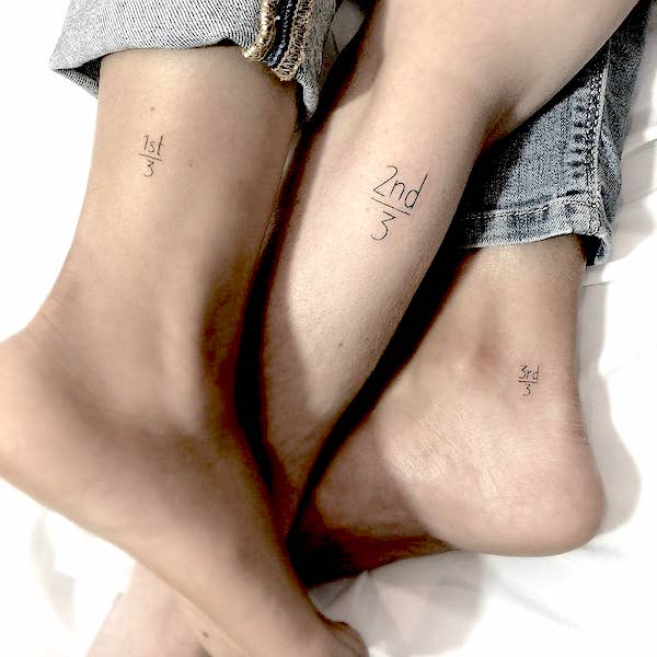 Piccoli tatuaggi per 3 fratelli di @1991.ink- Stupendi tatuaggi unisex abbinati per fratelli e sorelle