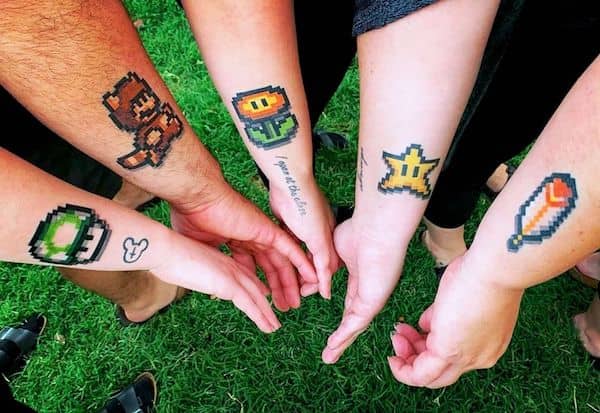 Tatuaggi di Super Mario per 5 fratelli di @adri.c.walker- Stupendi tatuaggi unisex abbinati per fratelli e sorelle
