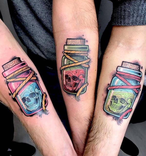 Tatuaggi velenosi per 3 da @balmtattoogermany- Stupendi tatuaggi unisex abbinati per fratelli e sorelle