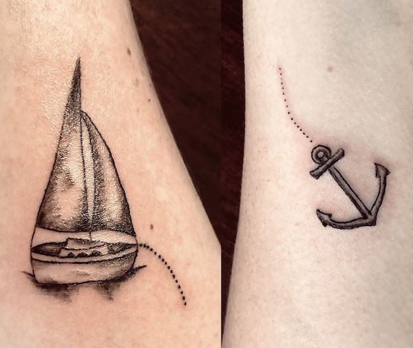 Tatuaggi abbinati con nave e ancora per fratelli da @caravan_cait_tattoos- Stupendi tatuaggi abbinati unisex per fratelli e sorelle