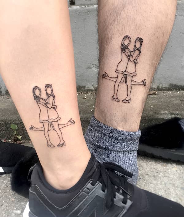 Tatuaggi con ritratto delle sorelle sul polpaccio di @naleak_tattoo - Tatuaggi significativi per le sorelle
