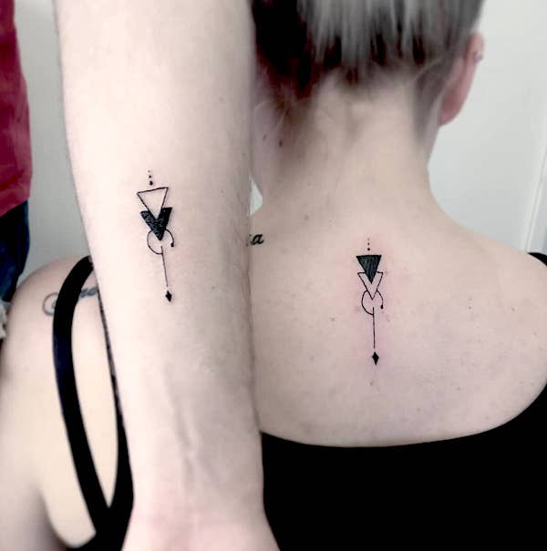 Tatuaggi di simboli geometrici con diverse collocazioni di @kaisukuu - Tatuaggi significativi per le sorelle