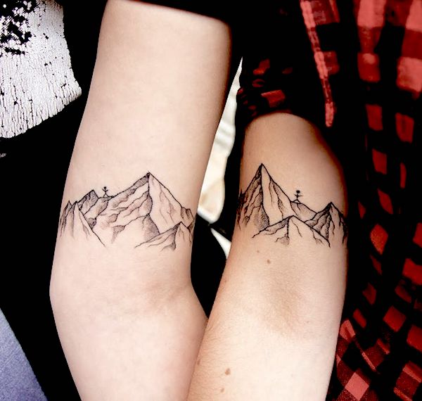 Tatuaggi di montagna sul bicipite di @wanderresponder- Tatuaggi audaci e creativi per i fratelli