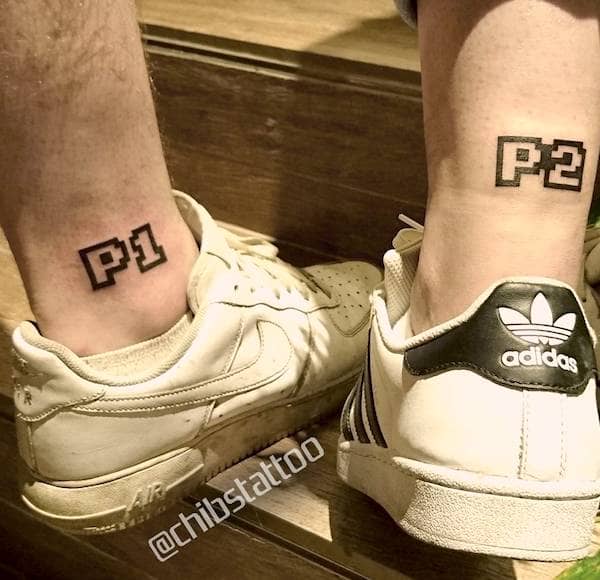 Tatuaggi sulla caviglia del giocatore 1 e del giocatore 2 di @chibstattoo- Tatuaggi audaci e creativi per i fratelli