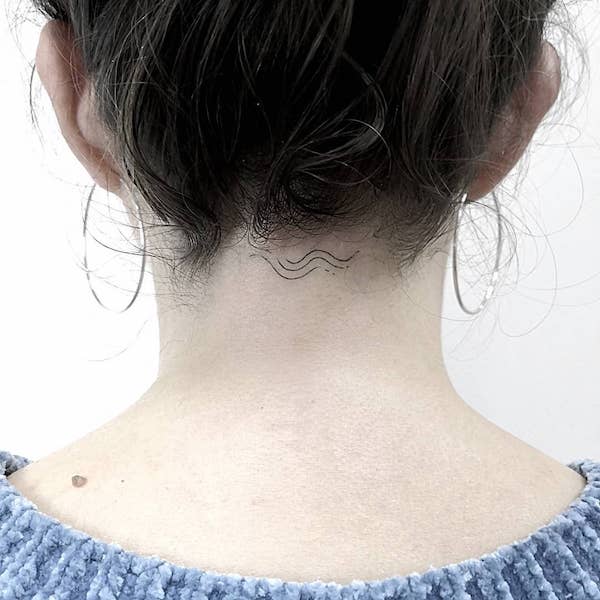 Un tatuaggio low-key sulla nuca per l'Acquario di @vittatts