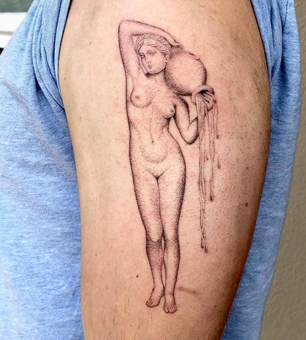 Un tatuaggio greco per uomini e donne di @die_monde_collective