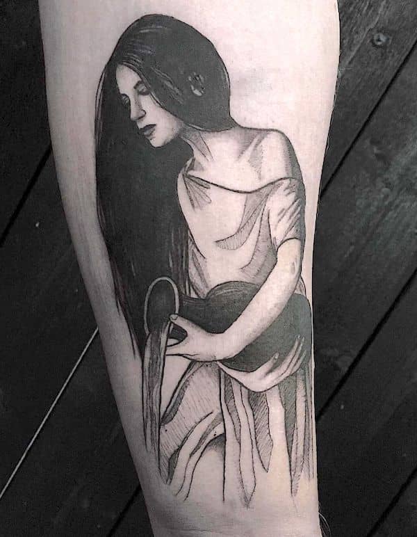 Un tatuaggio blackwork realism di @freaky.ink