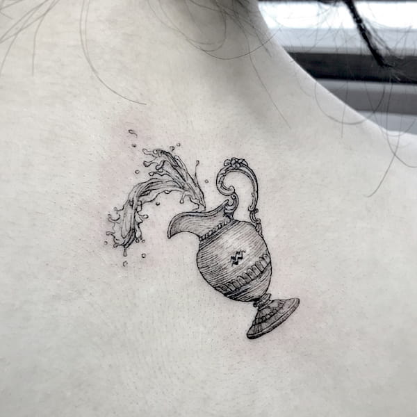 Un piccolo vaso sulla schiena di @tattooist_ara