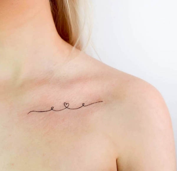 Tatuaggio a forma di linea e cuore di @sointutattoo