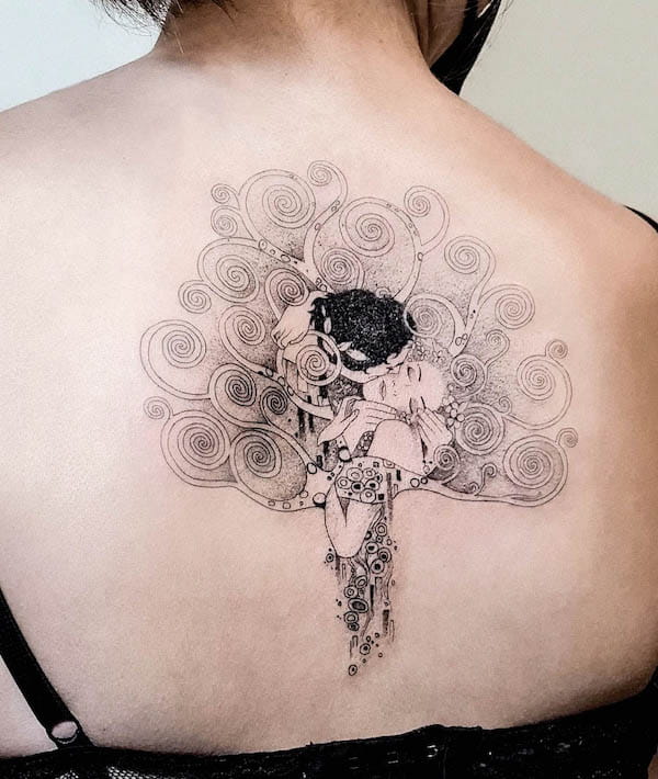 Stupendo tatuaggio di Gustave Klimt sulla schiena di @barbara_corbucci_tattooer