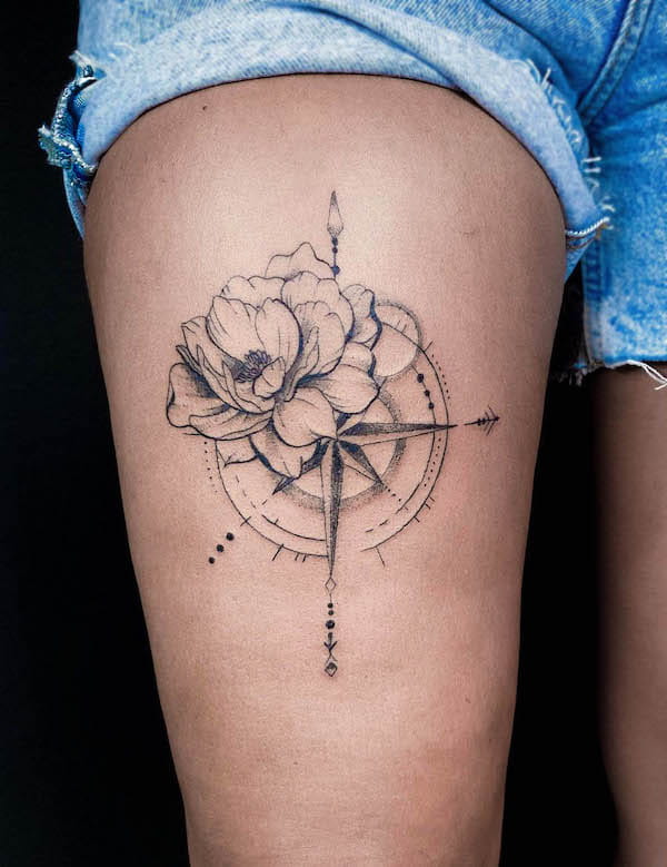 Tatuaggio con bussola di @tattoo_art_elisa