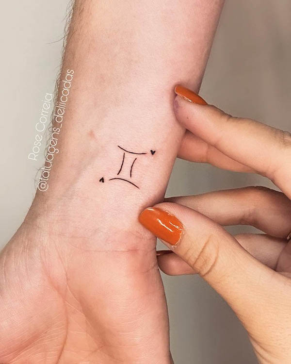 Cuoricini e simbolo dei Gemelli di @tatuagens_deliicadas