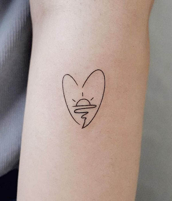 tatuaggio del sole di @nieun_tat2