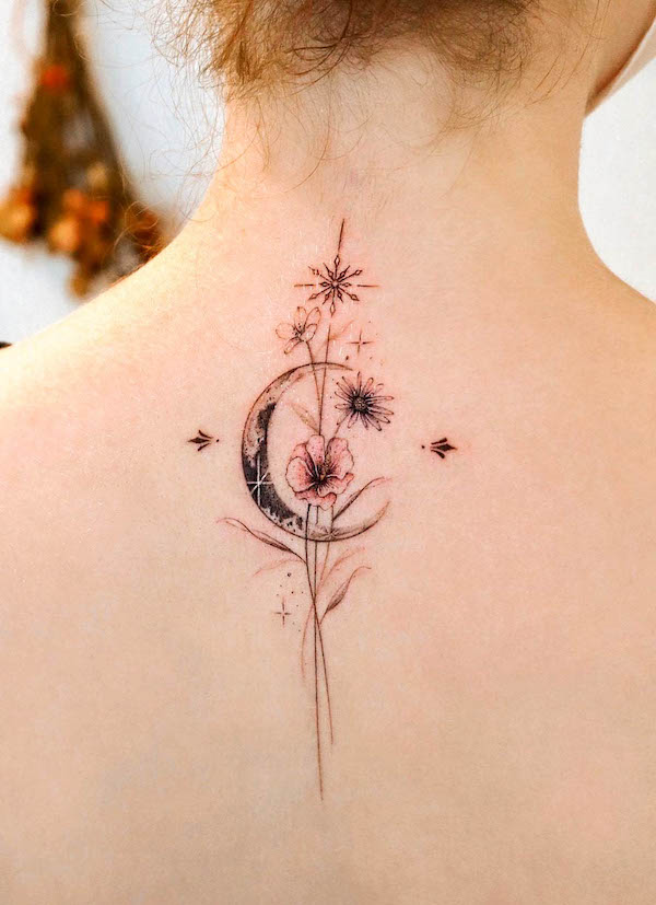 Tatuaggio della luna e del fiore della colonna vertebrale di @tattooist_giho
