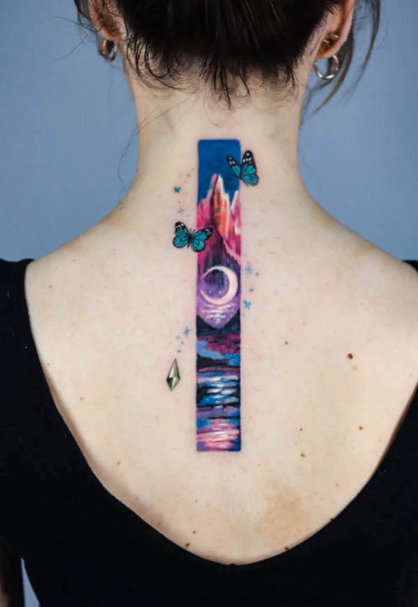 Tatuaggio di copertura del paesaggio sulla schiena di @tatuatore_sogeum