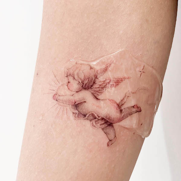 Tatuaggio con angelo e sole di @u.i.tattoo